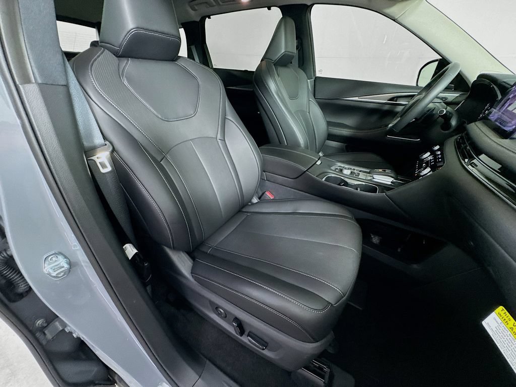 Certified 2026 INFINITI QX60 Luxe w/ Cargo Package AWD/4WD image 39