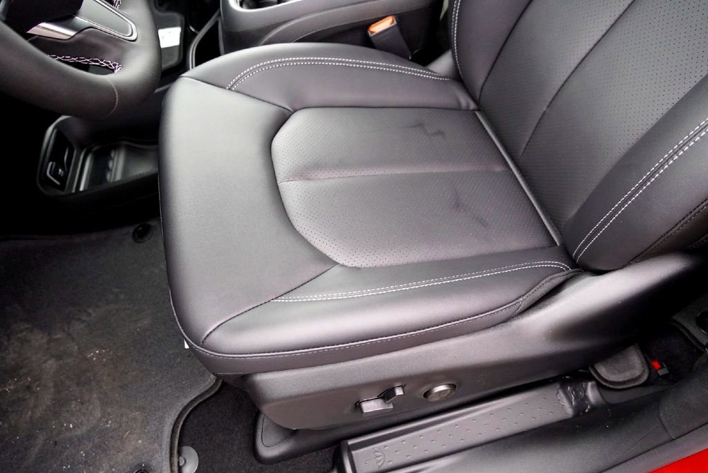 New 2026 Chrysler Pacifica Select FWD image 10