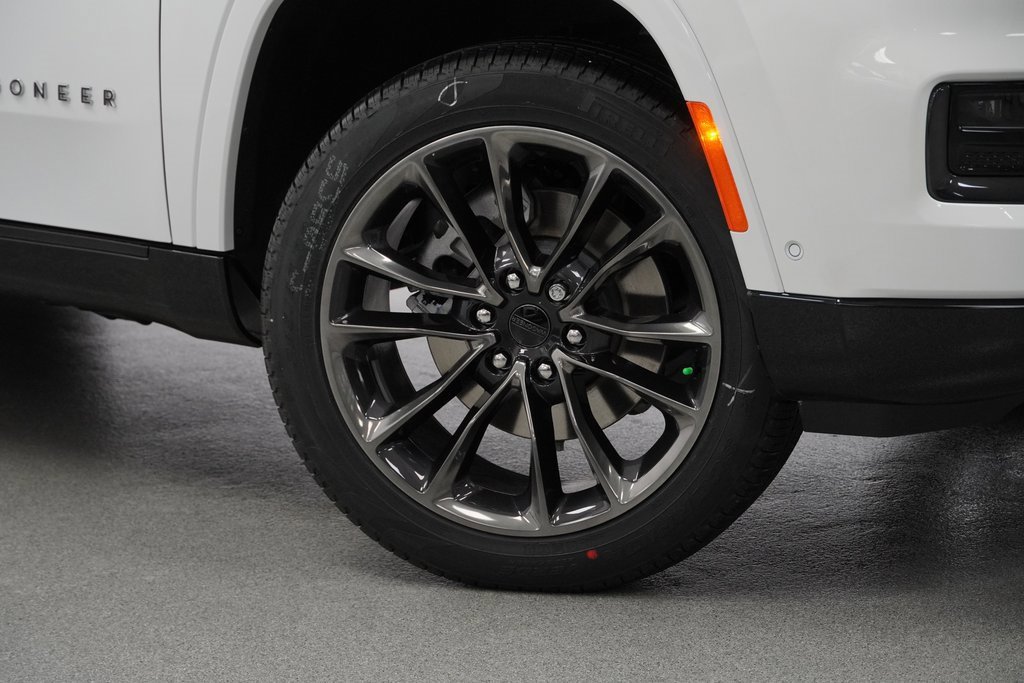 New 2025 Jeep Grand Wagoneer Series III w/ Rear Seat Video Group 1 image 4