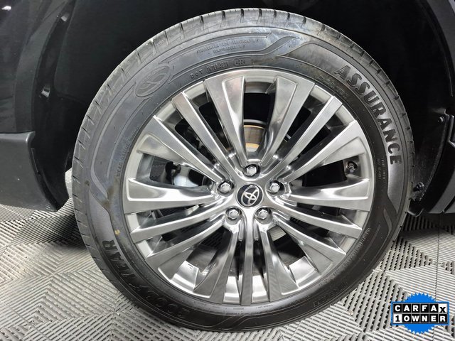 Used 2024 Toyota Venza Limited image 11