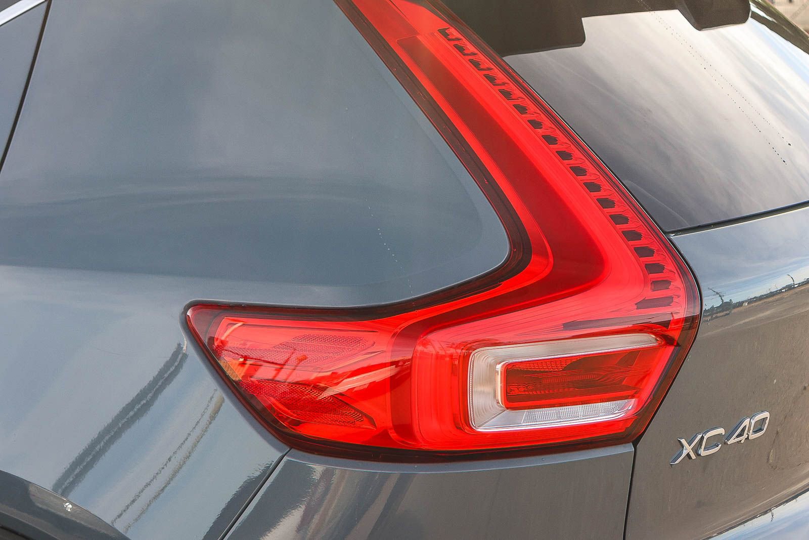 Used 2022 Volvo XC40 T5 Inscription w/ Advanced Package image 12