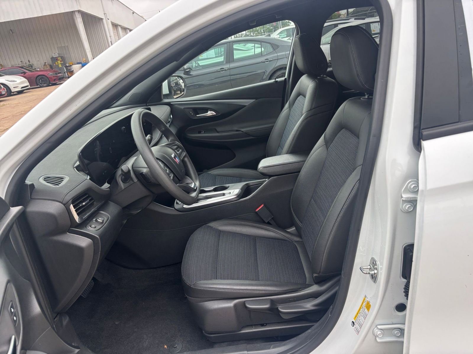 Used 2025 Buick Envista Preferred FWD image 25