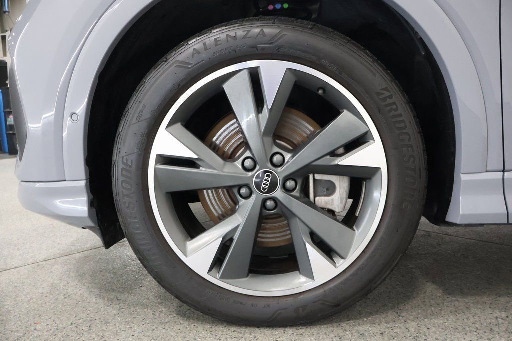 Used 2022 Audi Q4 e-tron Prestige image 5