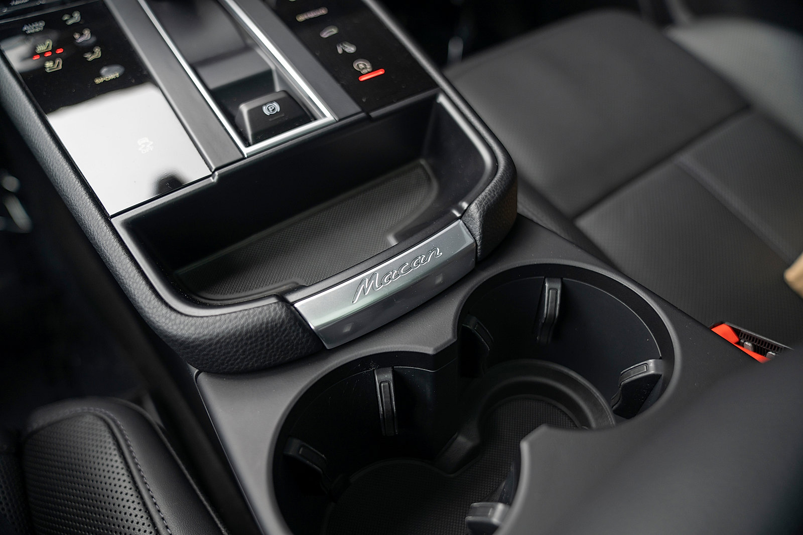 Certified 2026 Porsche Macan AWD/4WD image 15