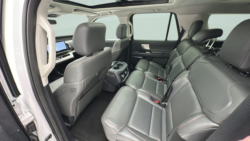 Used 2025 Ford Expedition Active AWD/4WD image 9