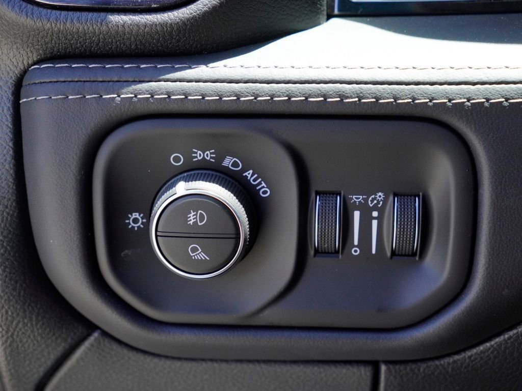 New 2026 RAM 3500 Limited AWD/4WD image 13