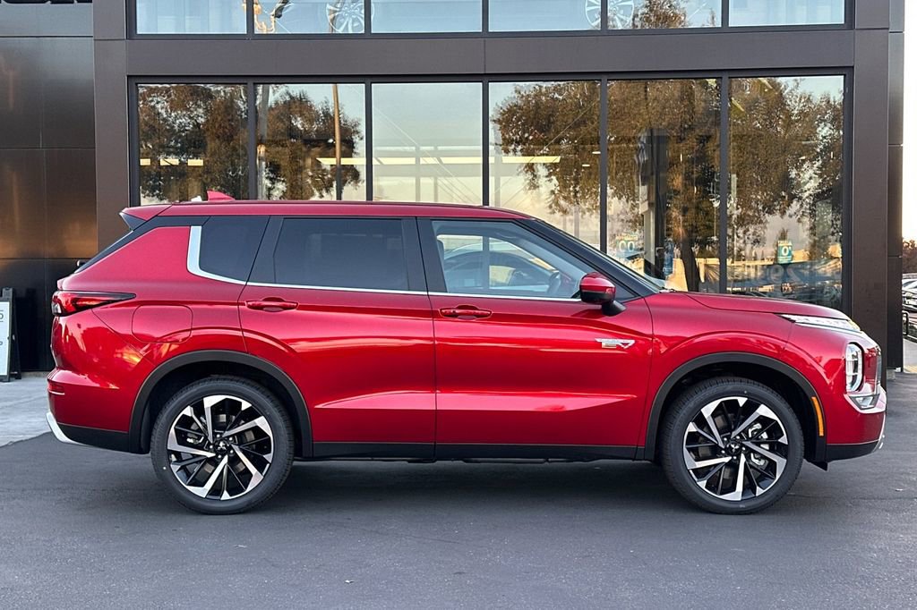 New 2025 Mitsubishi Outlander SE image 4