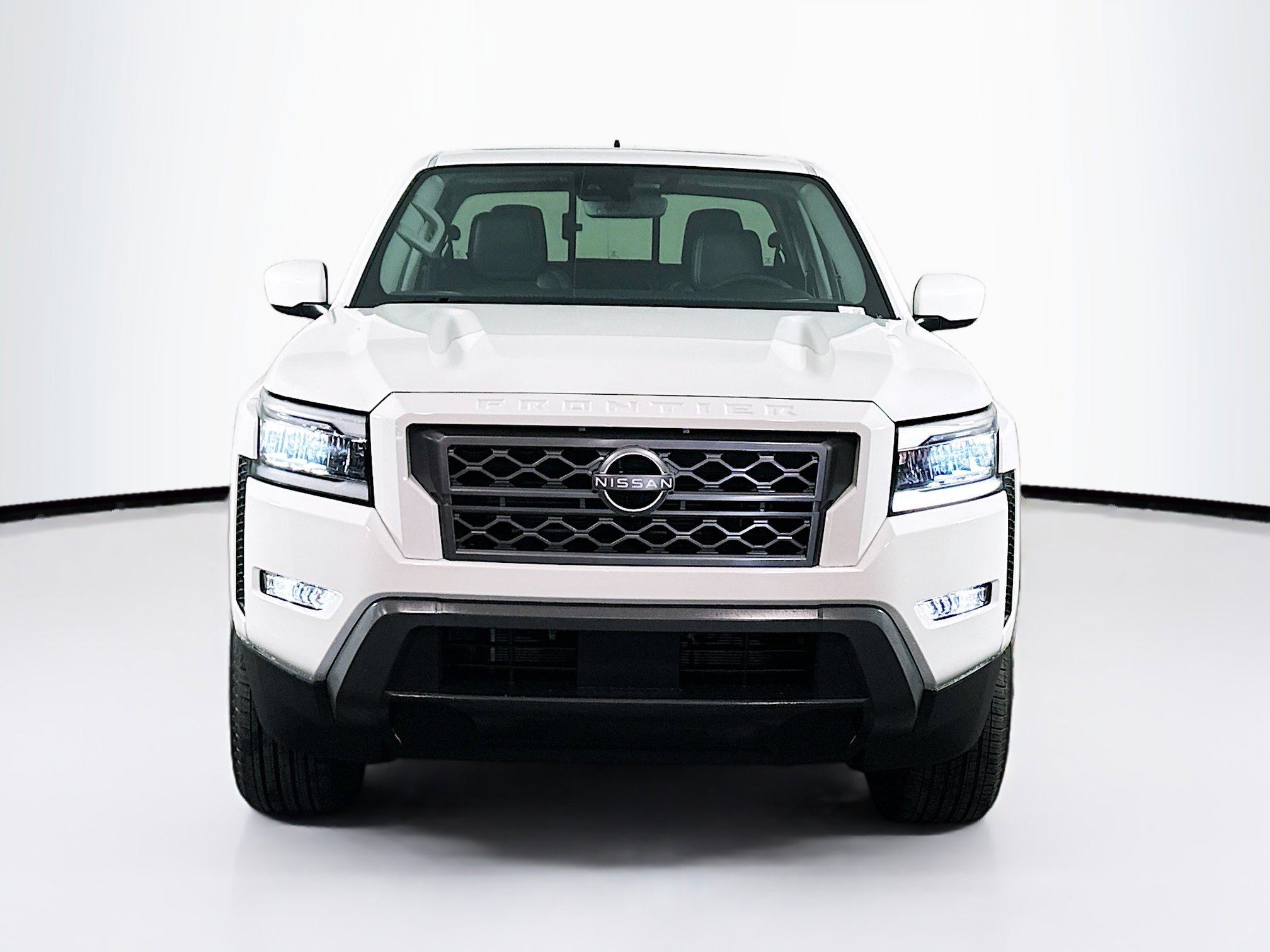 Used 2024 Nissan Frontier SL image 2