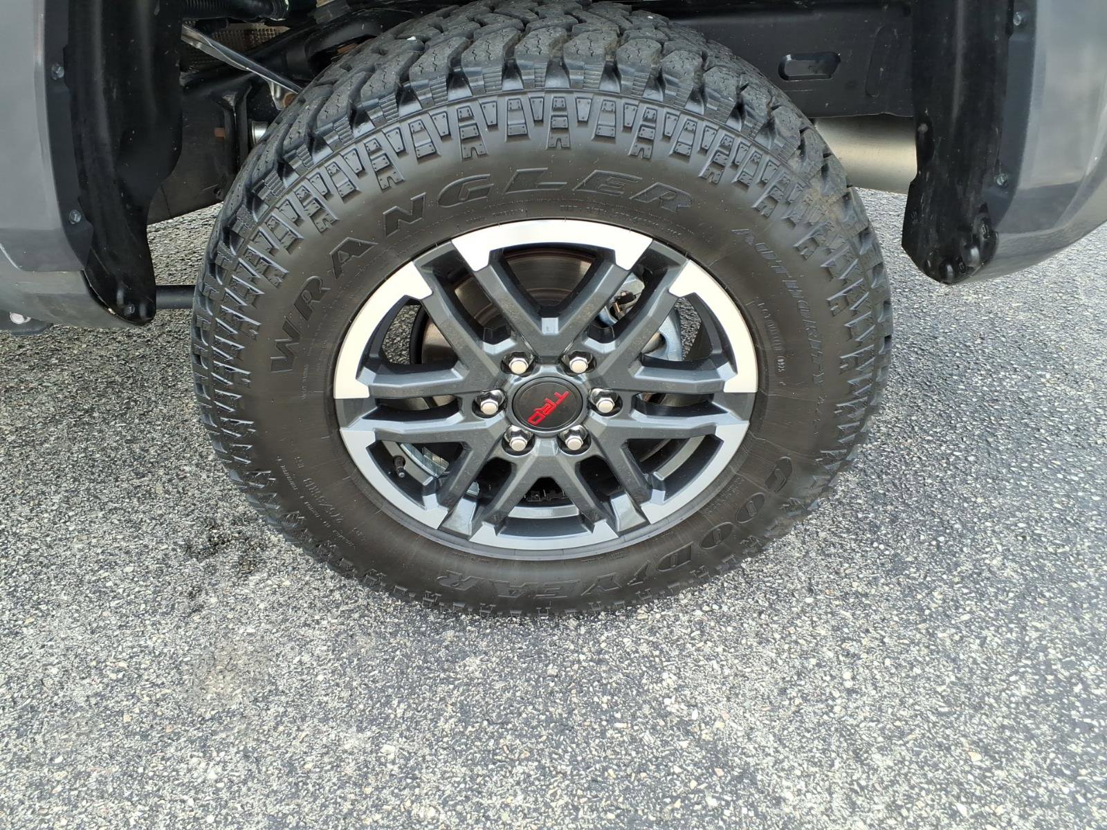 Used 2025 Toyota Tacoma TRD Sport image 15