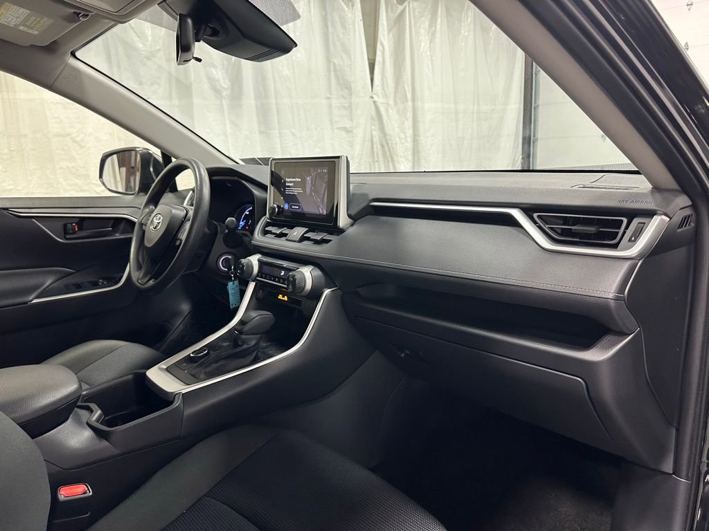 Used 2025 Toyota RAV4 LE image 60