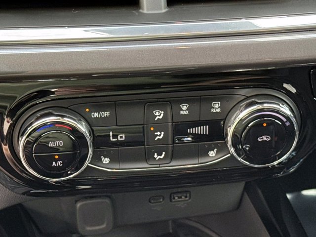 Used 2025 Chevrolet Trax ACTIV w/ Sunroof Package image 22