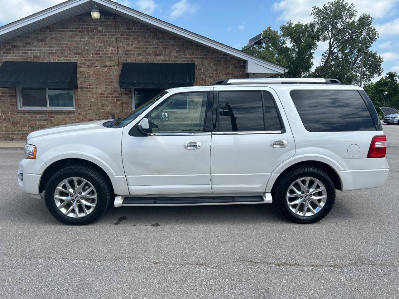 Used 2017 Ford Expedition Limited AWD/4WD image 10