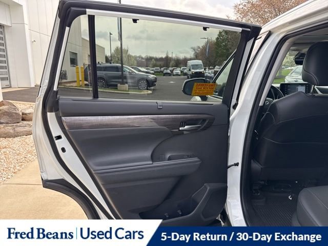 Used 2021 Toyota Highlander Limited image 12
