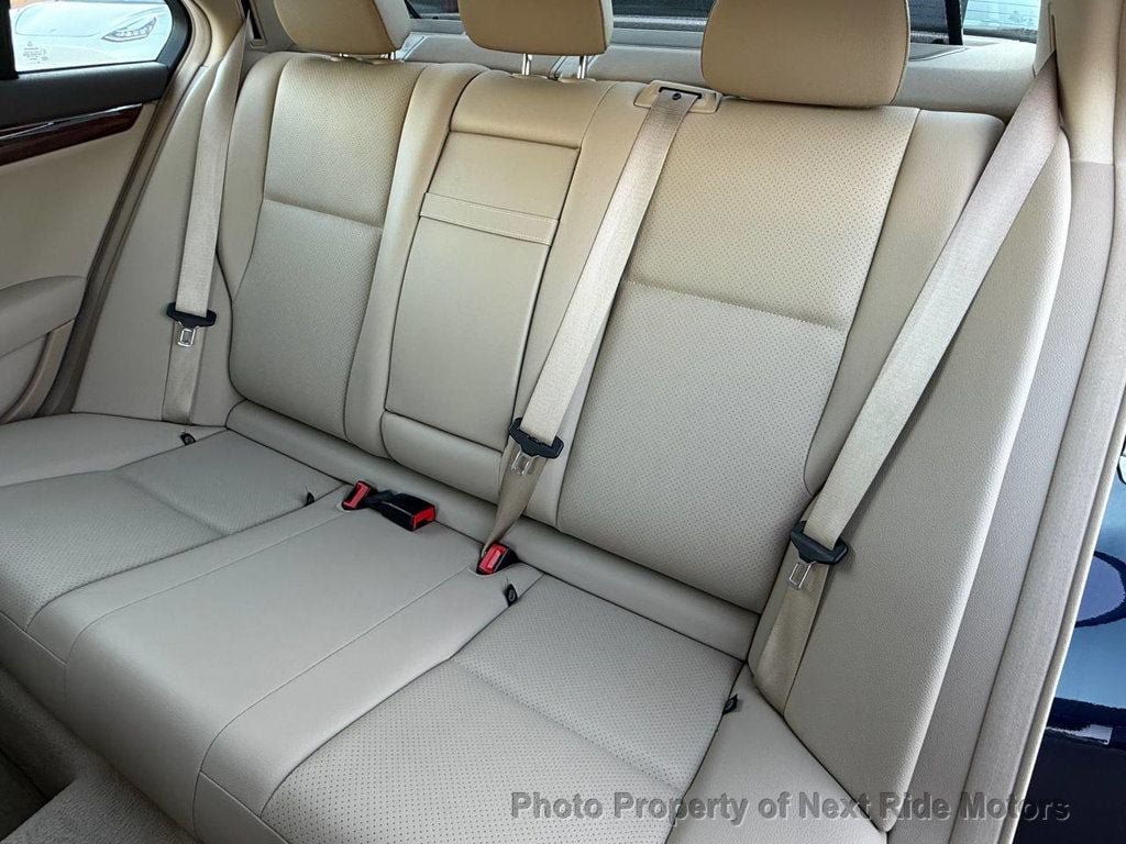 Used 2009 Mercedes-Benz C 300 4MATIC Sedan image 18