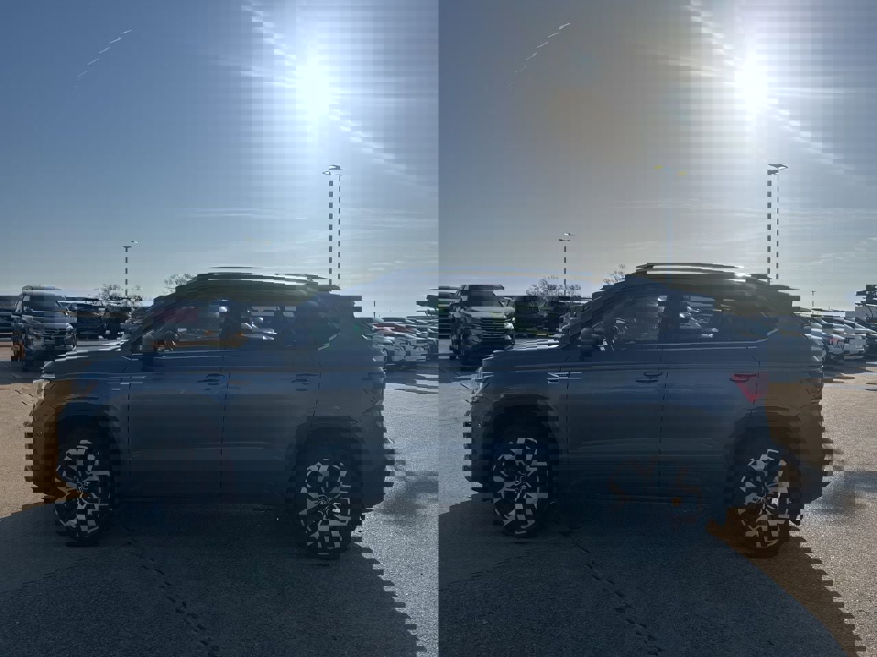 Used 2022 Volkswagen Taos SEL image 12