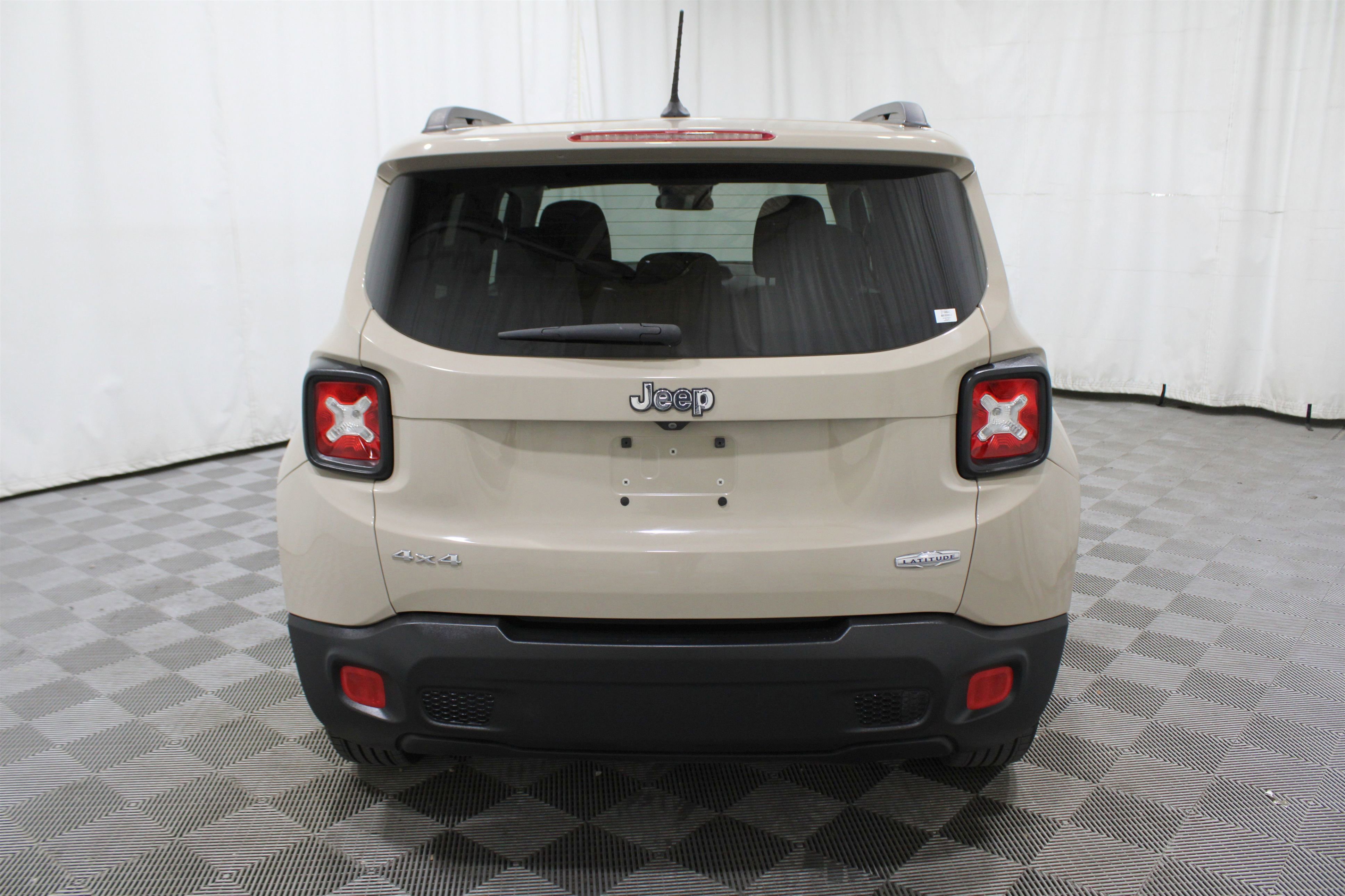 Used 2016 Jeep Renegade Latitude w/ Cold Weather Group image 30