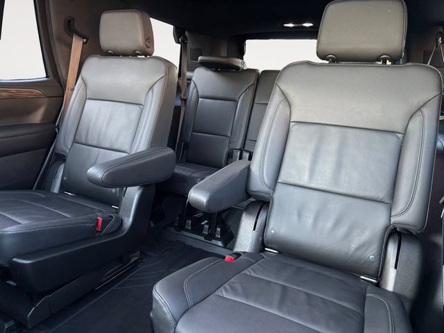 Used 2021 Chevrolet Tahoe Z71 w/ Luxury Package AWD/4WD image 13