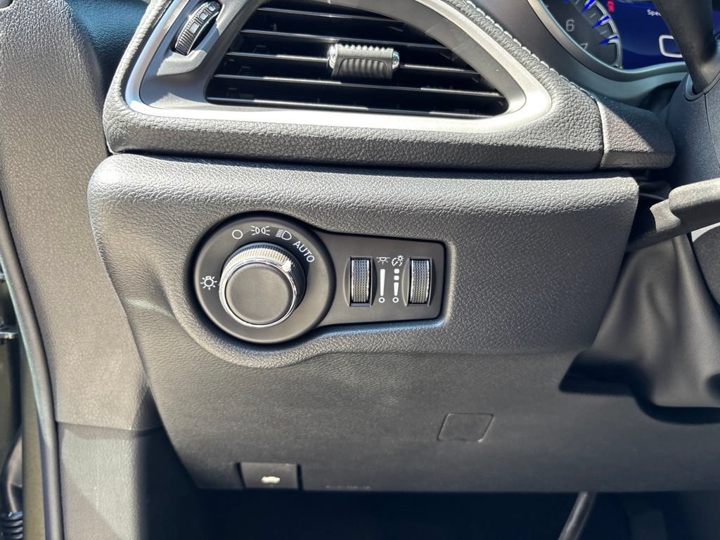 New 2027 Chrysler Pacifica Select FWD image 36