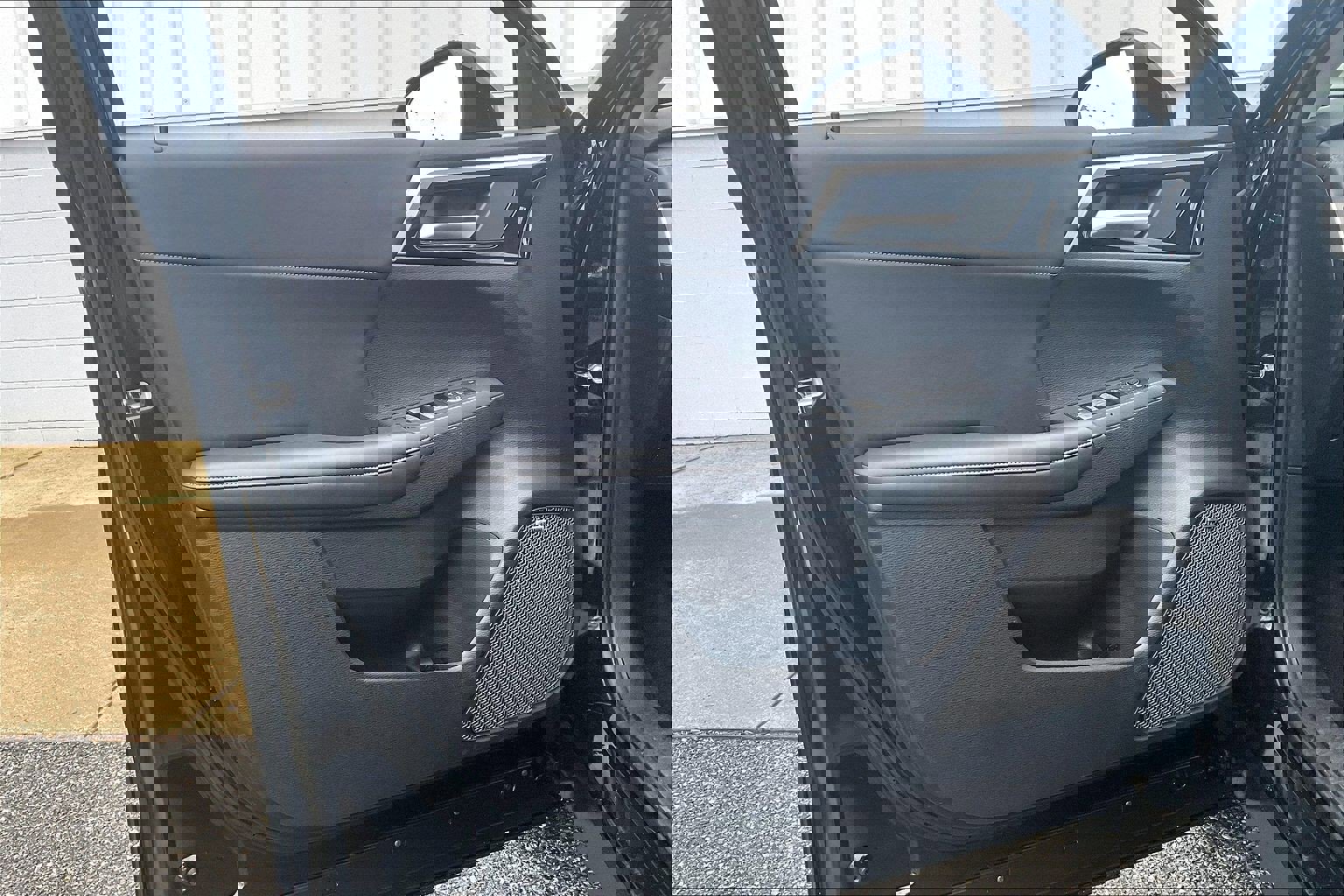 Used 2025 Mitsubishi Outlander SE image 27