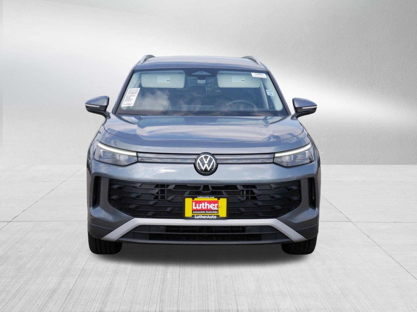 Certified 2025 Volkswagen Tiguan SE AWD/4WD image 2