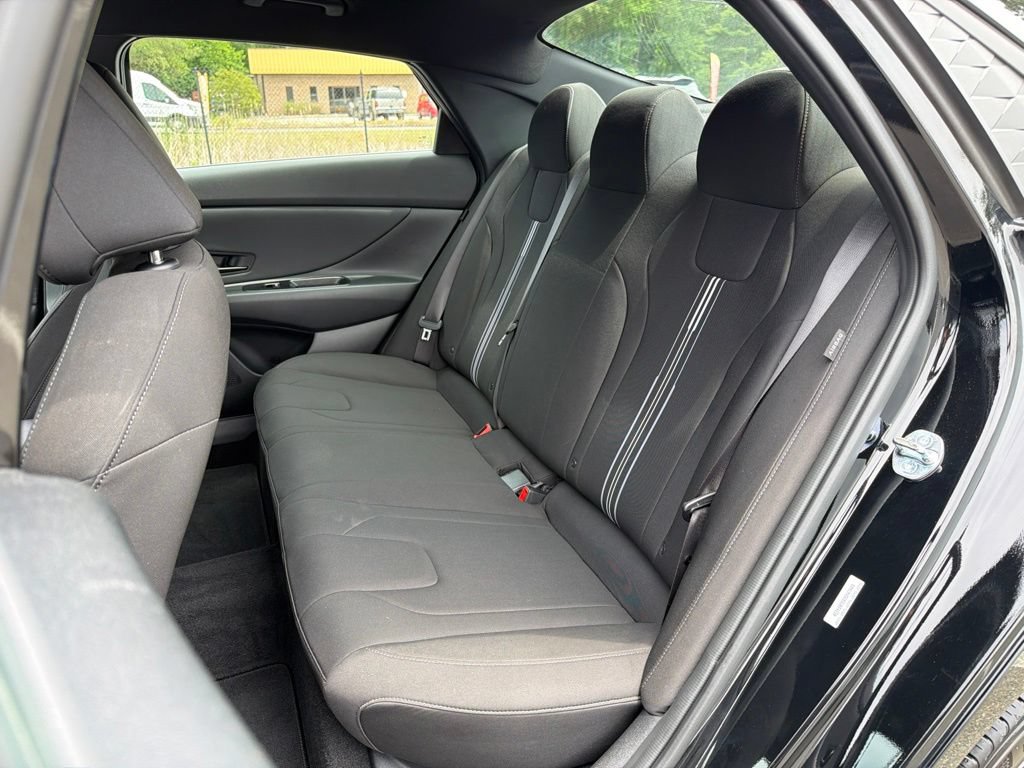 Used 2025 Hyundai Elantra Sport FWD image 19