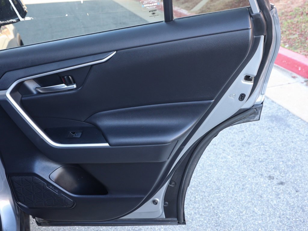 Used 2022 Toyota RAV4 XLE image 19