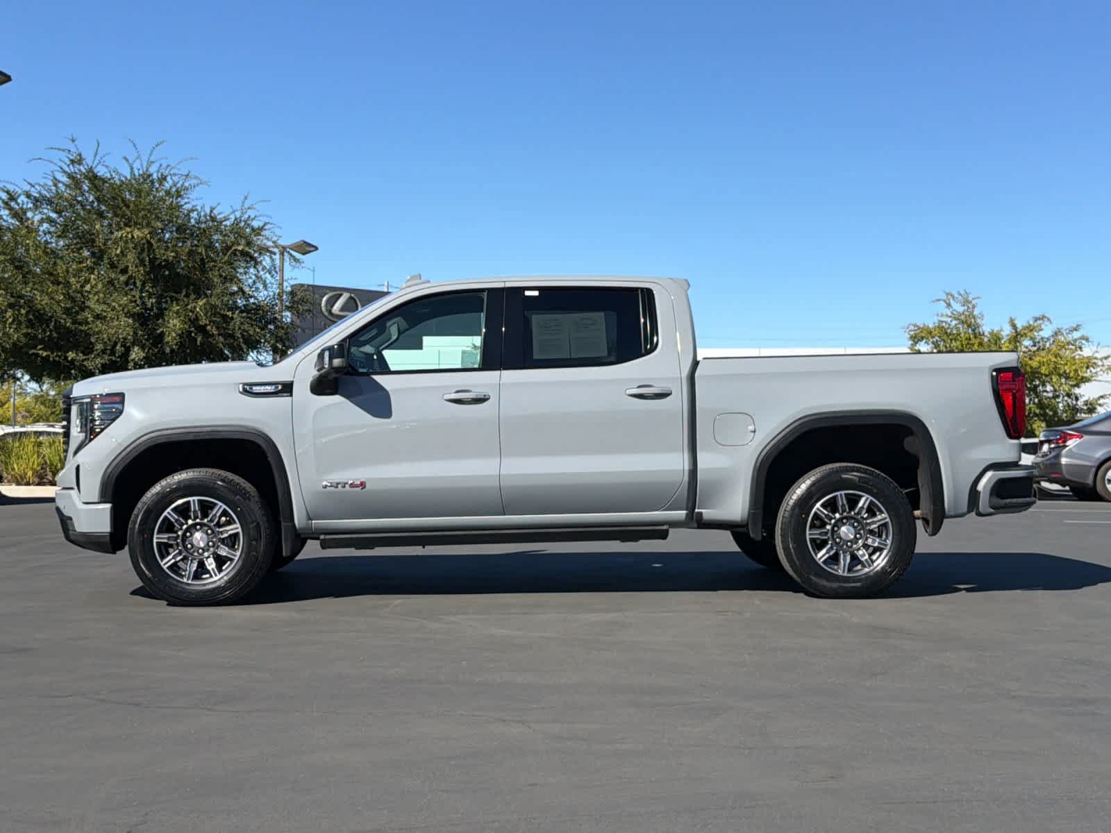 Used 2024 GMC Sierra 1500 AT4 w/ Technology Package AWD/4WD image 9