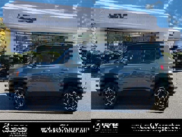 Used 2016 Jeep Renegade Trailhawk image 2