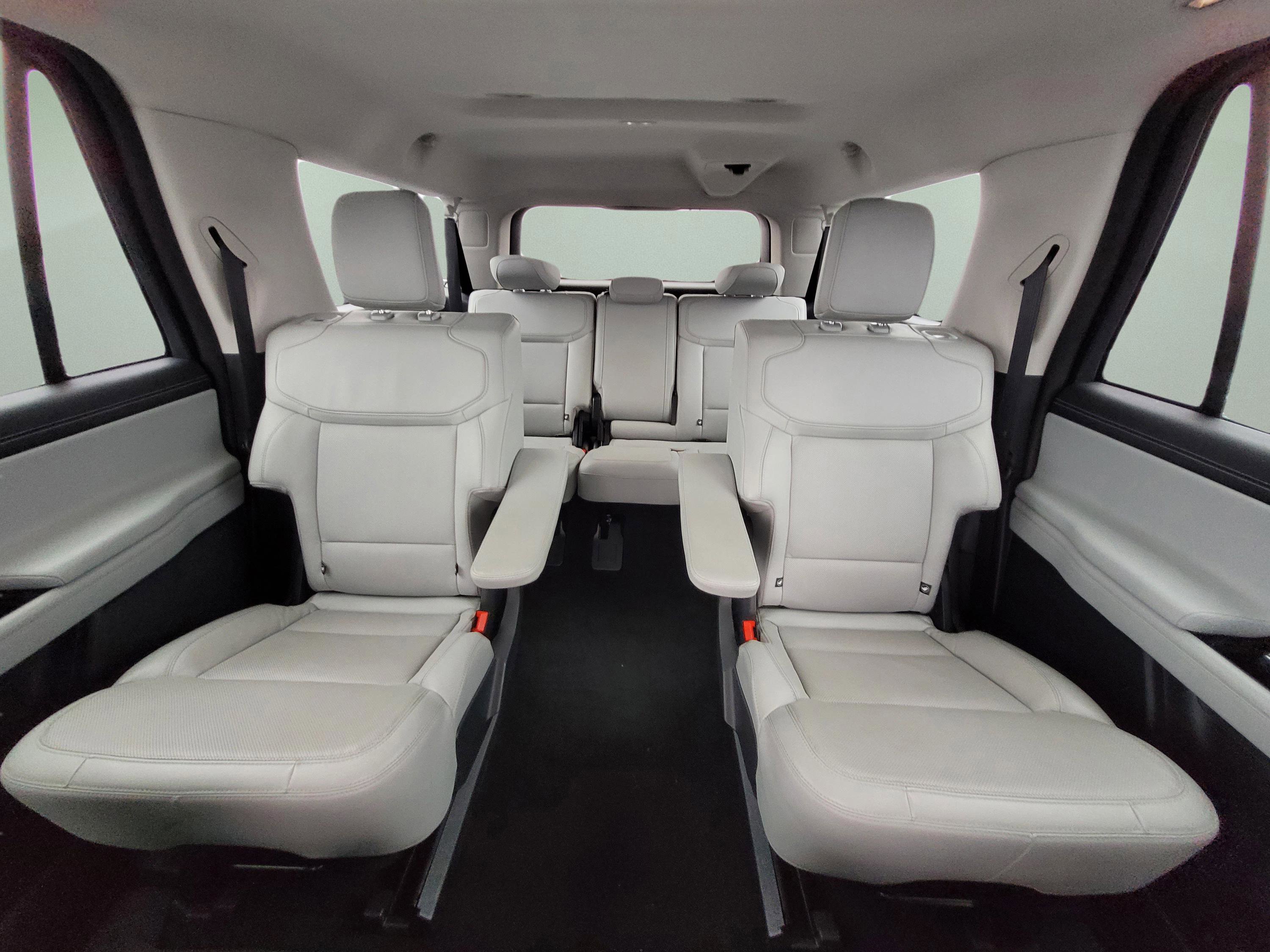 Used 2025 Ford Expedition Max Platinum image 17