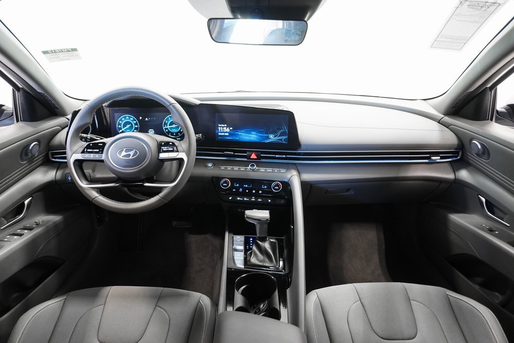 Used 2025 Hyundai Elantra SEL w/ Cargo Package image 13