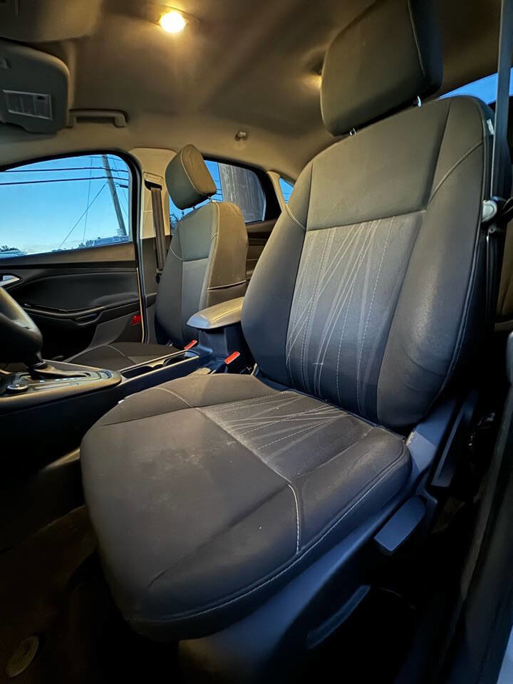 Used 2015 Ford Focus SE image 11