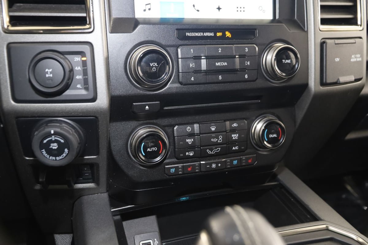 Used 2017 Ford F150 Raptor w/ Equipment Group 802A Luxury AWD/4WD image 35