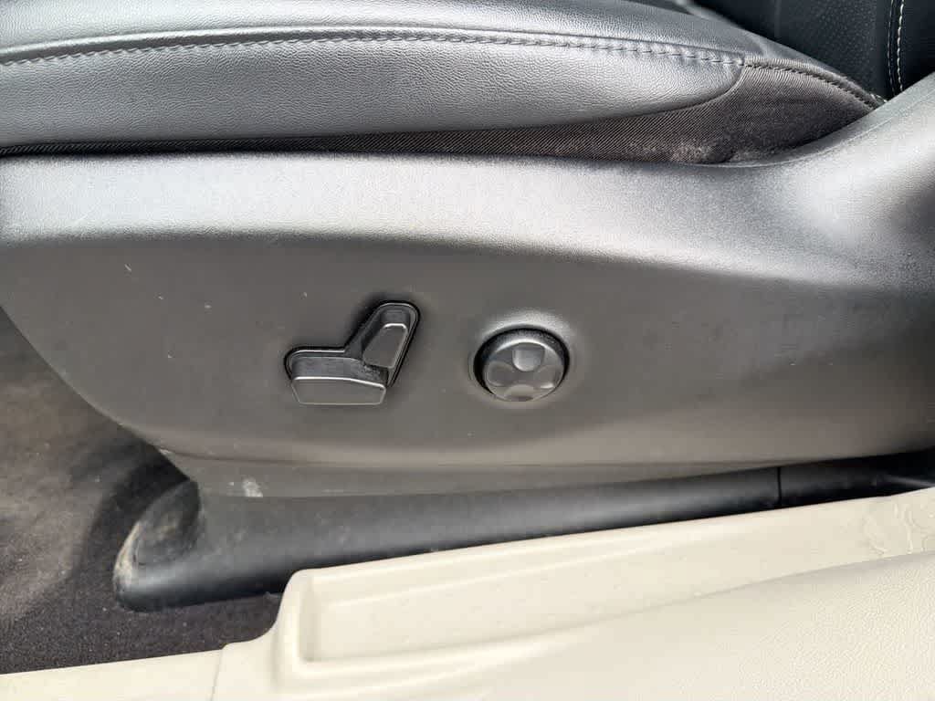 Used 2024 Chrysler Pacifica Touring-L FWD image 21
