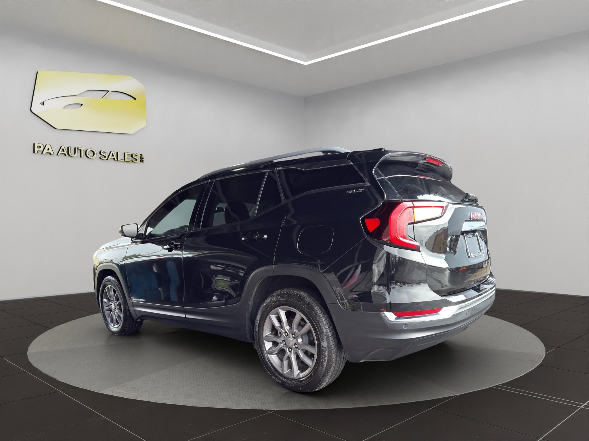 Used 2024 GMC Terrain SLT w/ Infotainment Package II image 5