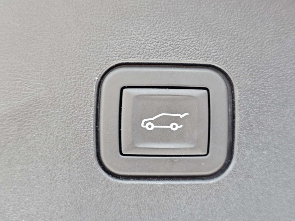 Certified 2026 Cadillac Vistiq Premium Luxury AWD/4WD image 16