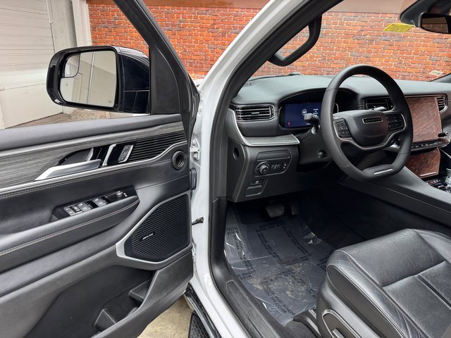 Used 2024 Jeep Wagoneer L Series II w/ Flexible Seating Group image 9