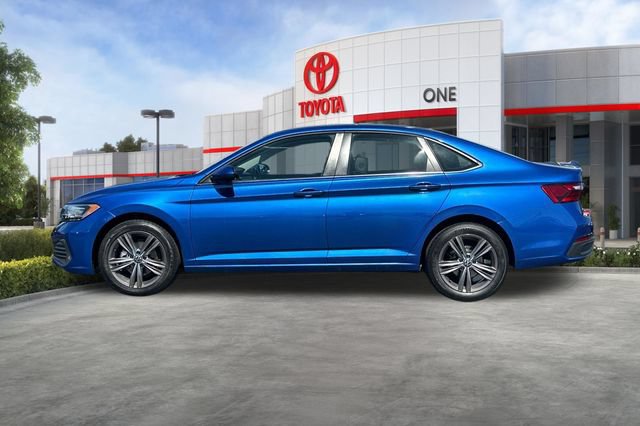 Used 2024 Volkswagen Jetta SE FWD image 8