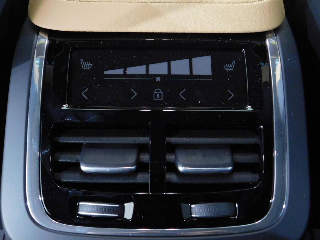 Used 2026 Volvo V90 B6 Cross Country Ultra image 78