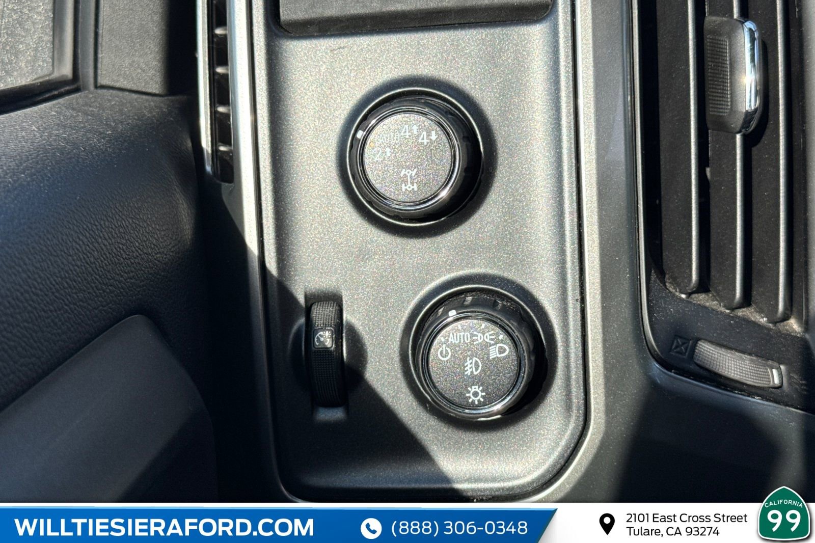 Used 2018 Chevrolet Silverado 1500 LT w/ LT Convenience Package AWD/4WD image 30