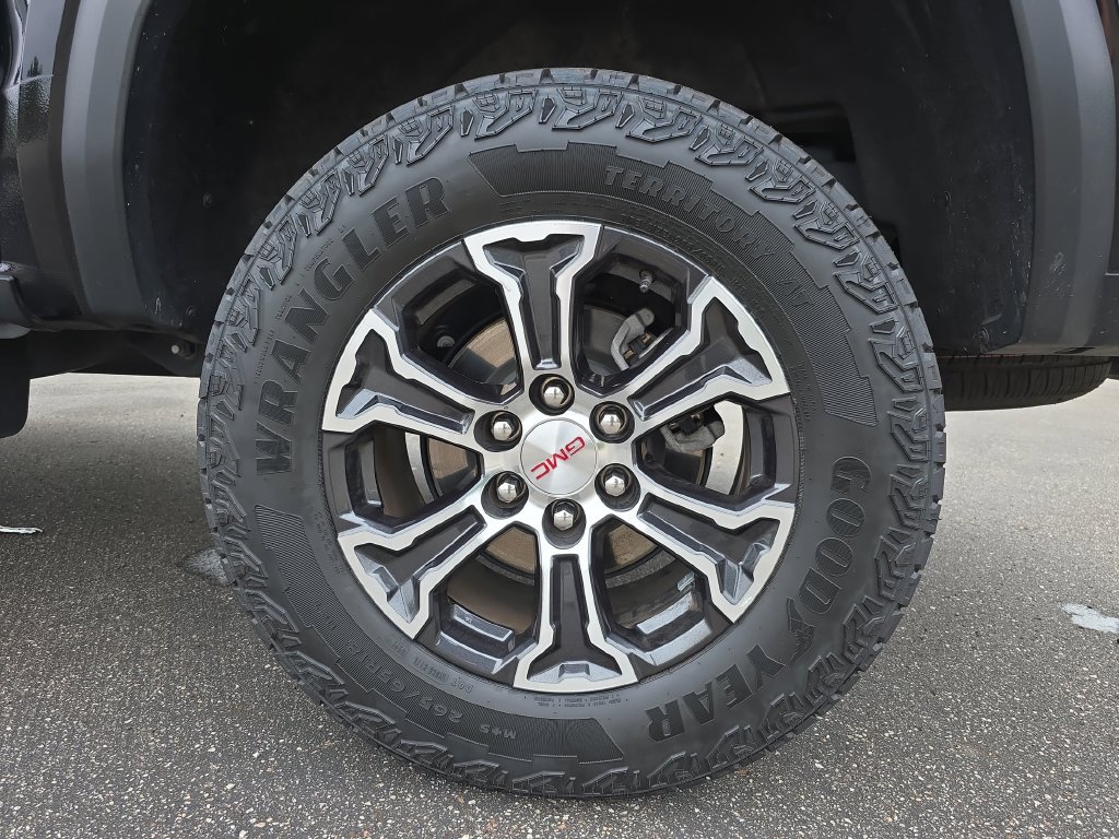 Used 2024 GMC Canyon AT4 w/ AT4 Premium Package AWD/4WD image 36