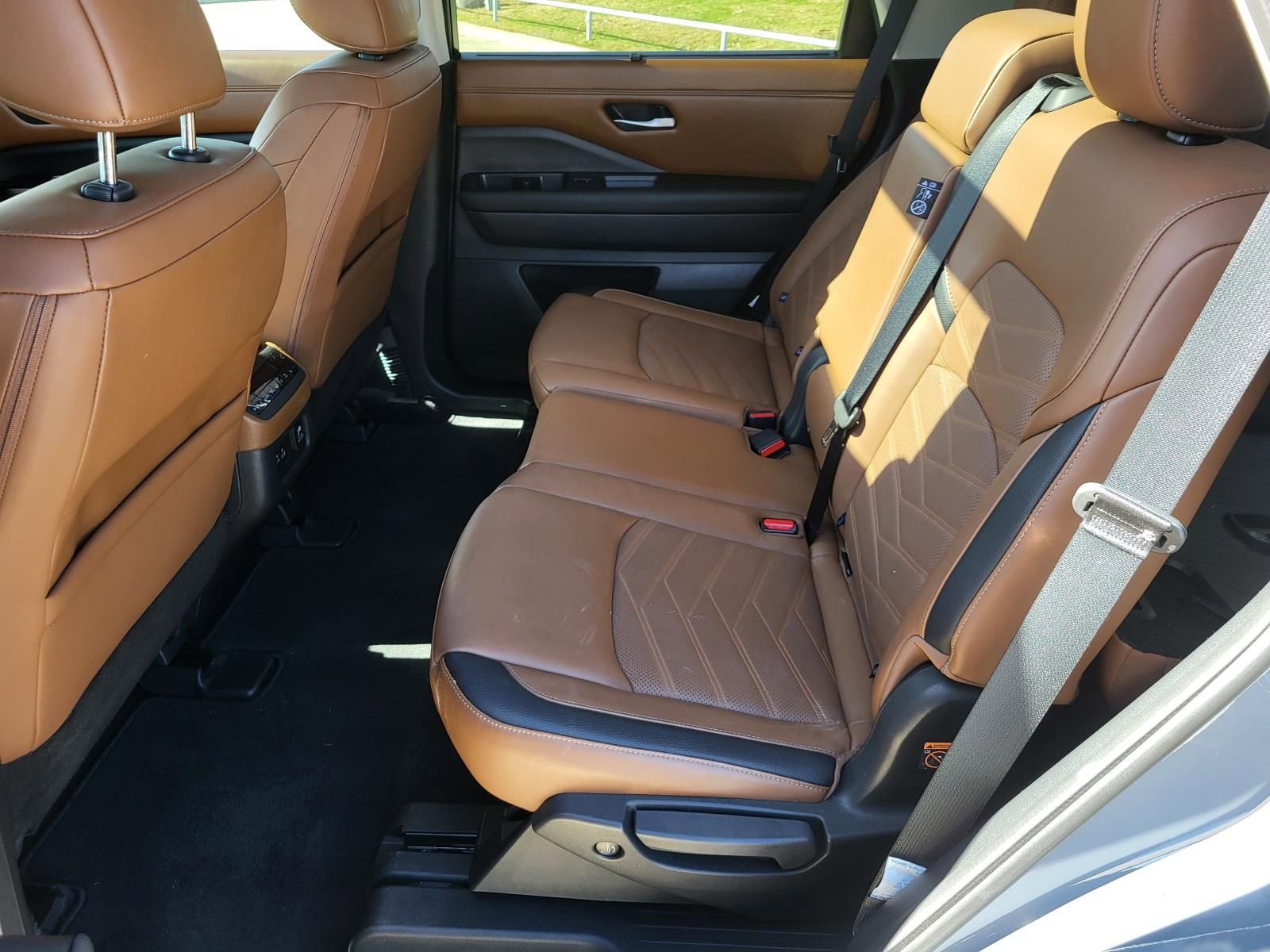 Used 2024 Nissan Pathfinder Platinum w/ Cargo Package image 20