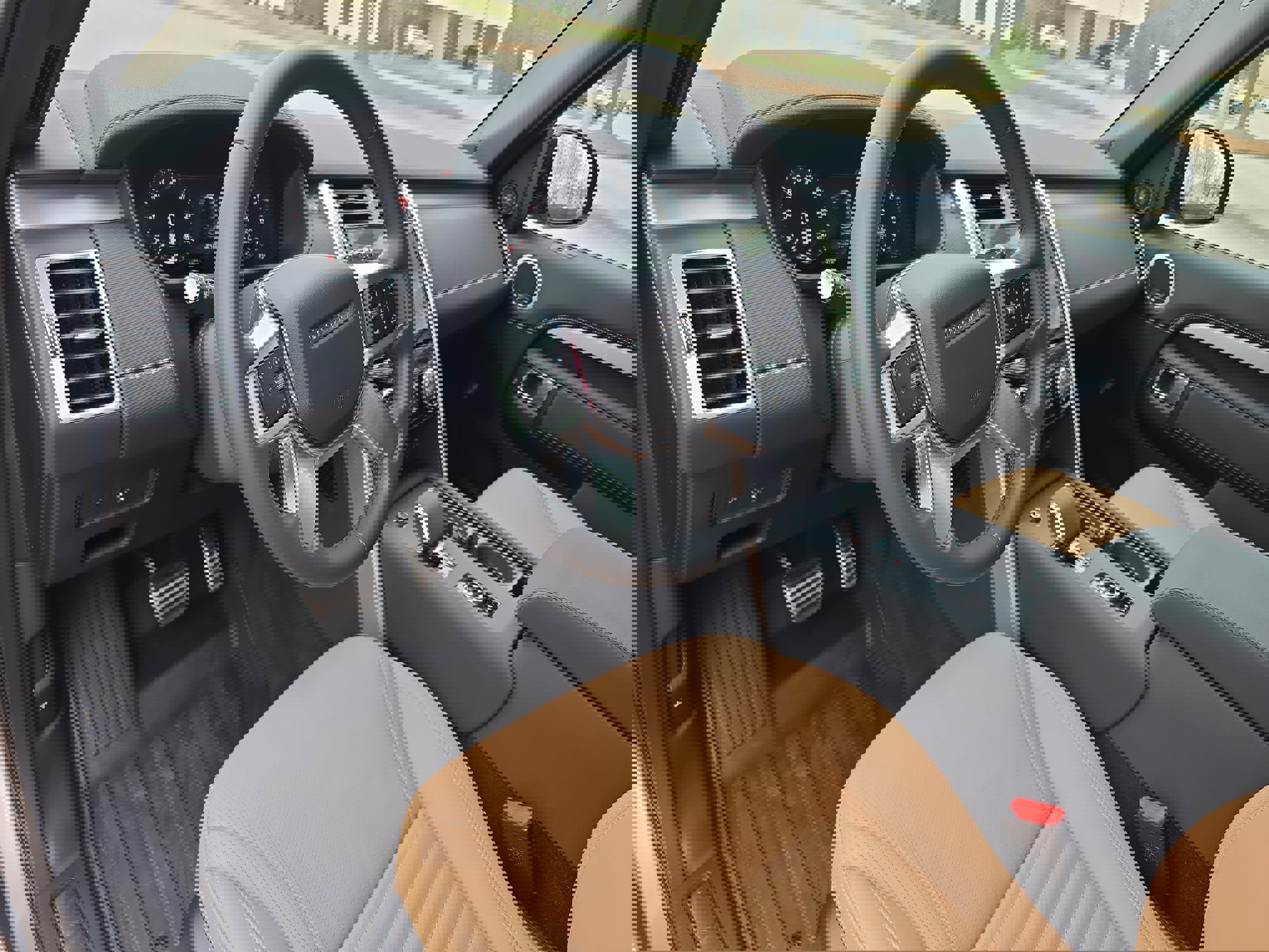 Certified 2025 Land Rover Discovery Dynamic SE image 17