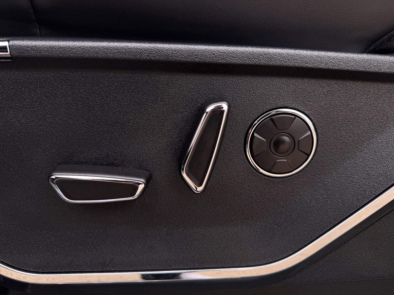 Certified 2025 Ford F150 Platinum w/ Equipment Group 702A High image 28