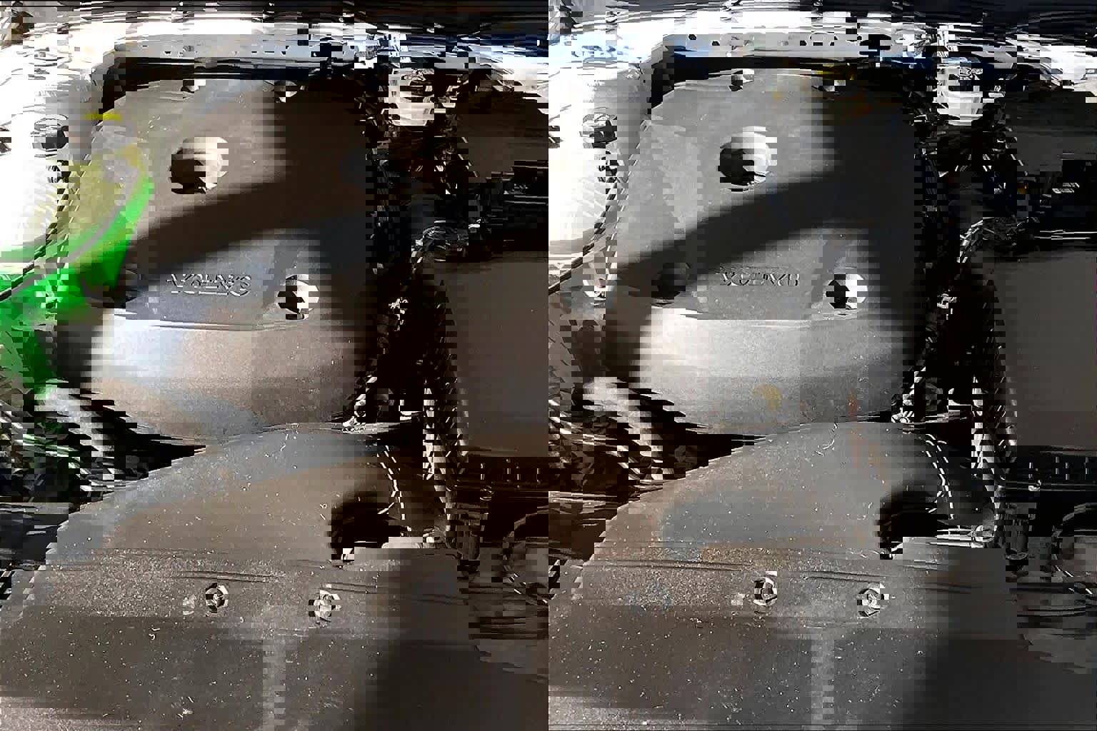 Certified 2022 Volvo XC40 T4 R-Design w/ Advanced Package image 28