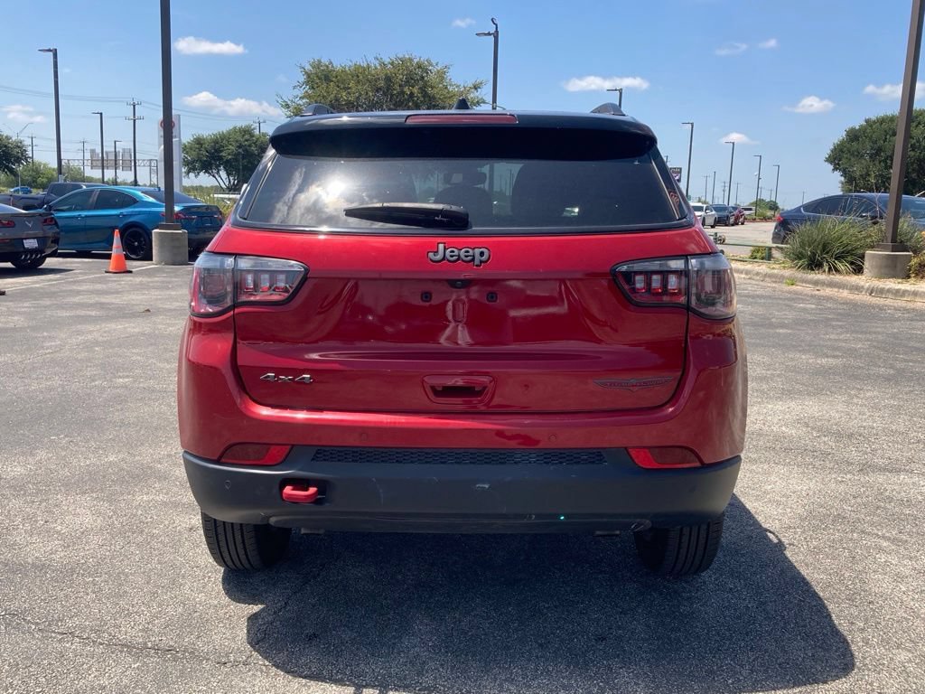 Used 2025 Jeep Compass Trailhawk AWD/4WD image 6