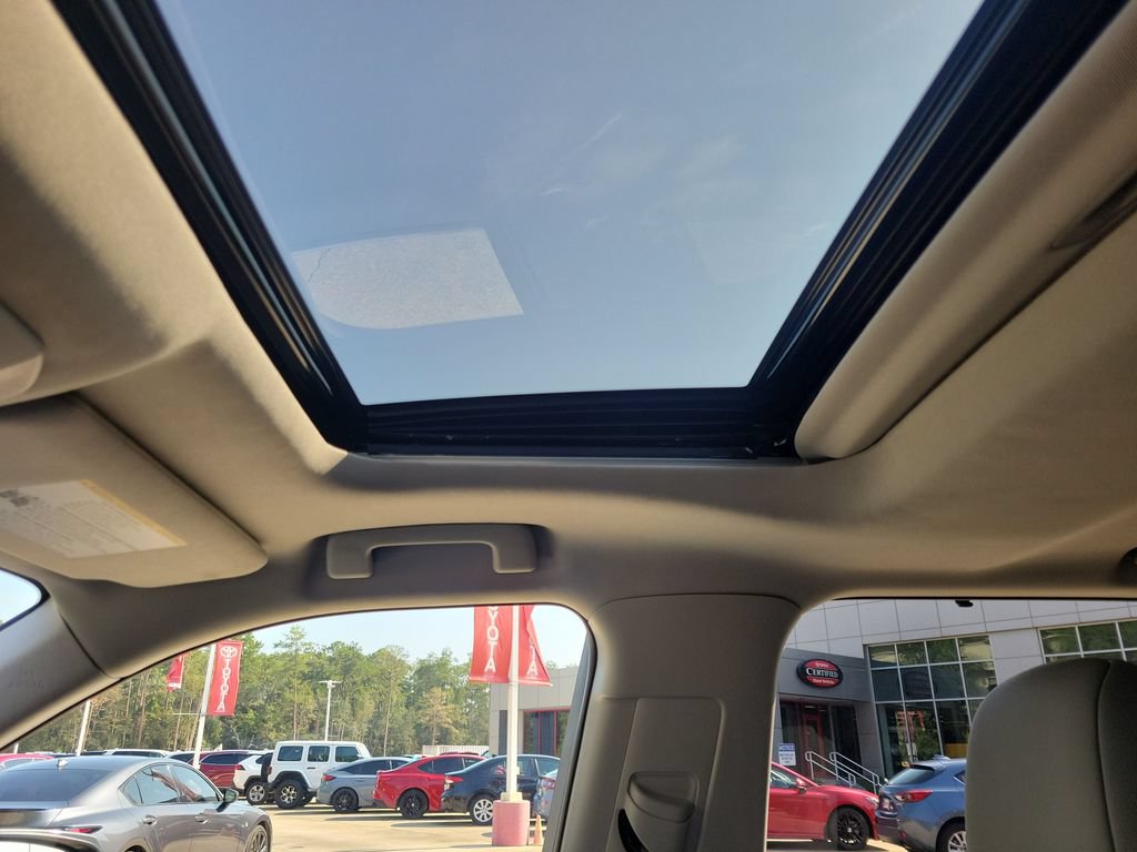 Certified 2021 Toyota Highlander XLE FWD image 15
