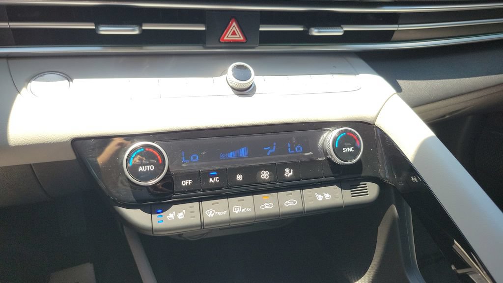 Certified 2025 Hyundai Elantra Limited FWD image 19