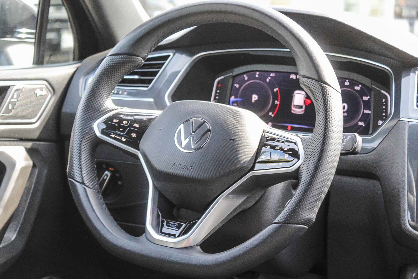 Used 2022 Volkswagen Tiguan SEL R-Line image 15