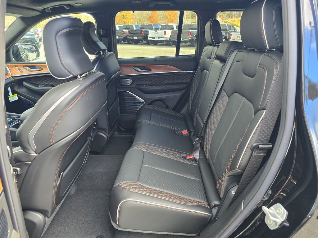 New 2025 Jeep Grand Cherokee Summit image 14