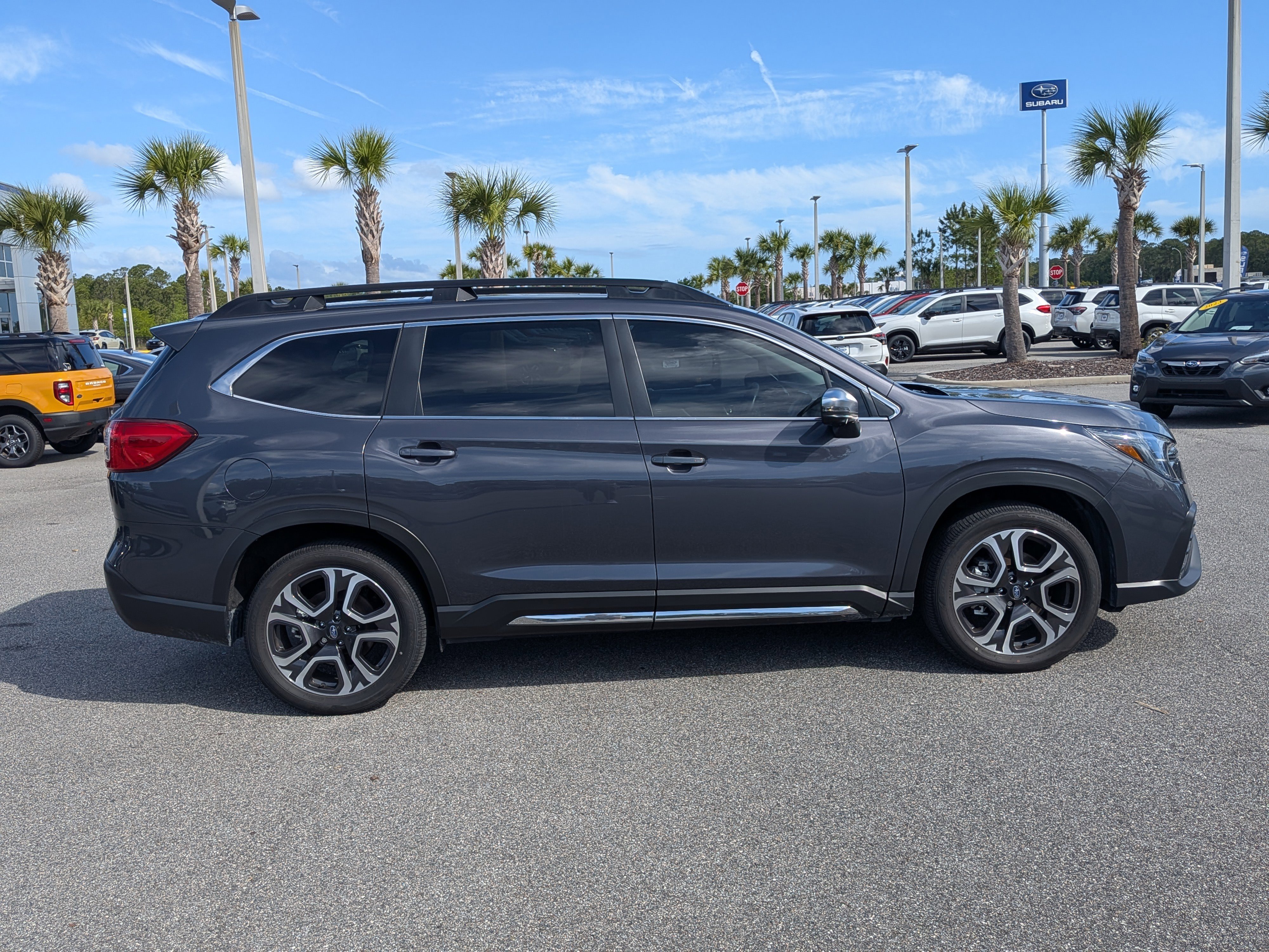 Certified 2023 Subaru Ascent Limited w/ Technology Package image 3